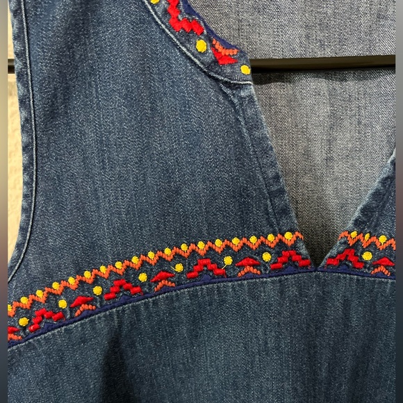 GAP Sleeveless Denim Embroidered Top - Picture 2 of 4
